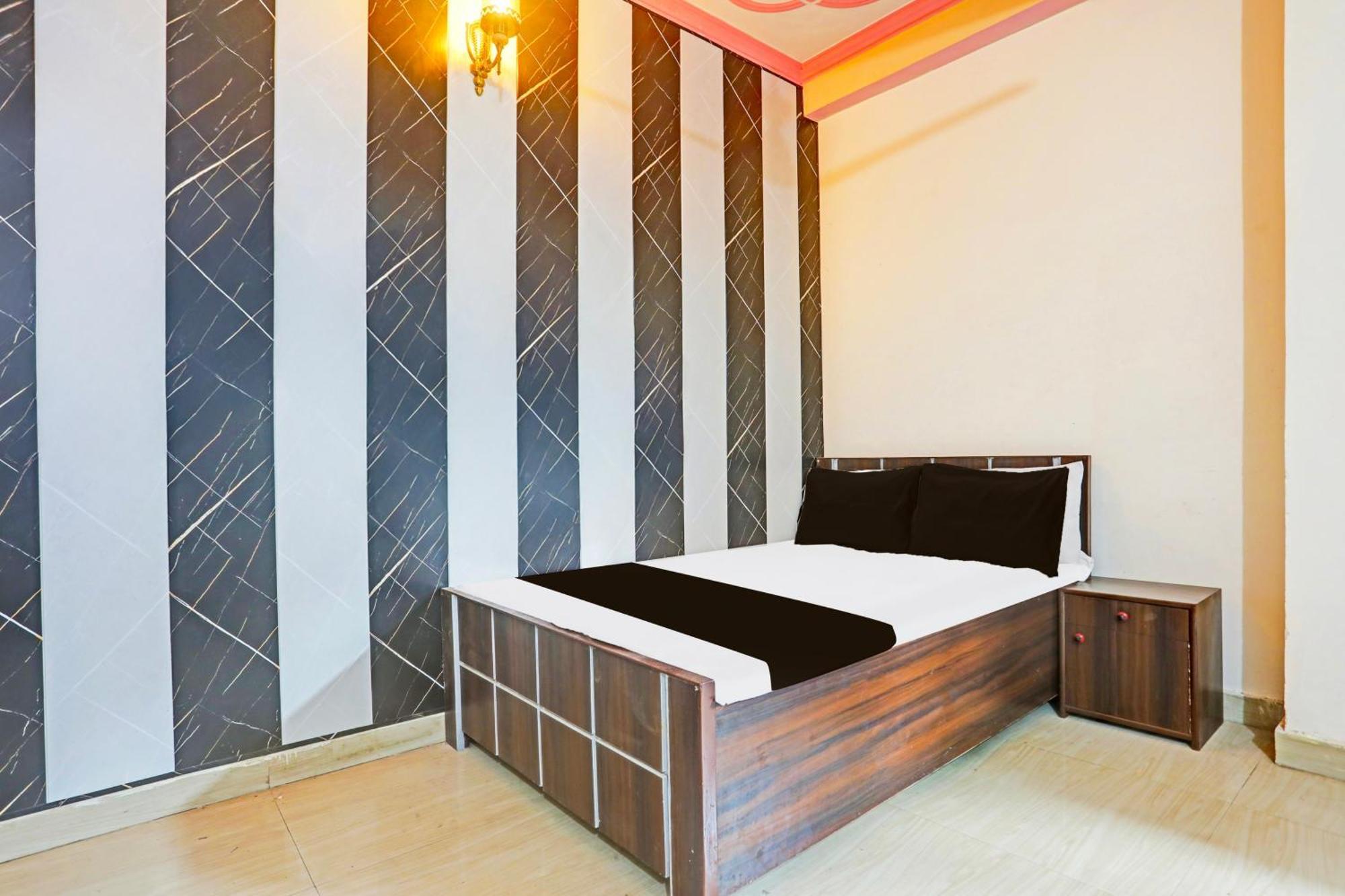 Hotel O Arvi Guest House Varanasi Eksteriør billede